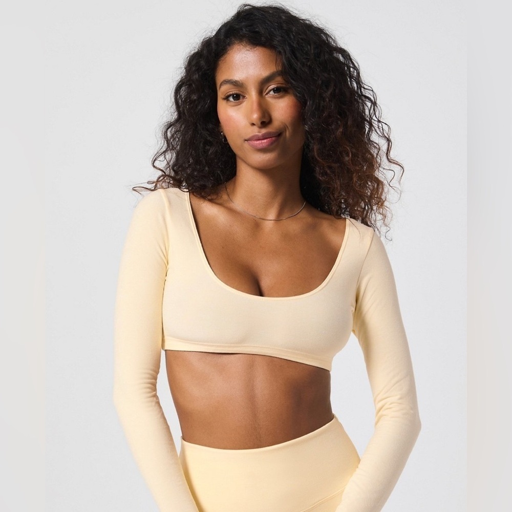 Fabletics Luxe360 HeatherFlex Long-Sleeve Crop Top Buttercream Heather L - Picture 3 of 5